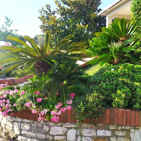 Tra Mare E Marmo 3* مارينا دي كارّارا