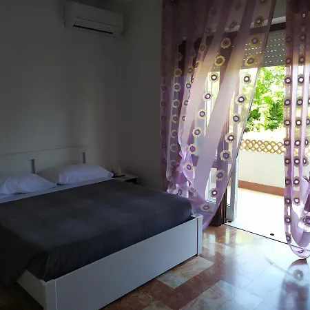 Tra Mare E Marmo Bed & Breakfast 3*